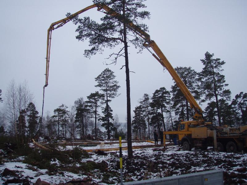 24 2 ekblom sulgjutning.JPG - gjutning av sulorna